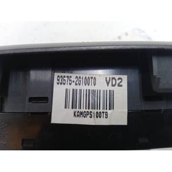 MANDO ELEVALUNAS DELANTERO DERECHO 935702G100T0 