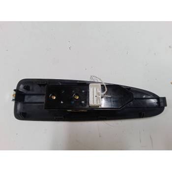 MANDO ELEVALUNAS DELANTERO DERECHO 935702G100T0 