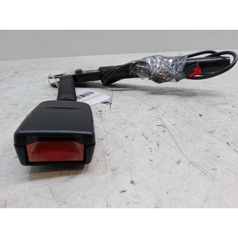 Recambio de anclaje cinturon delantero izquierdo para ford focus i (daw, dbw) 1.6 16v referencia OEM IAM   