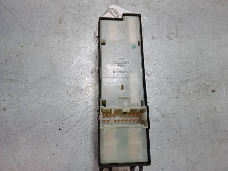 Recambio de mando elevalunas delantero izquierdo para nissan almera tino (v10) 1.8 referencia OEM IAM   