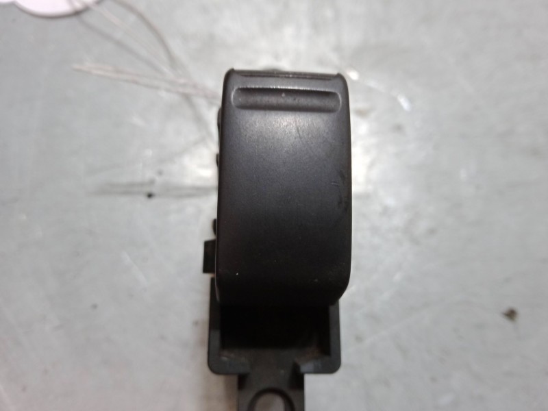 Recambio de mando elevalunas trasero izquierdo para nissan almera tino (v10) 1.8 referencia OEM IAM   