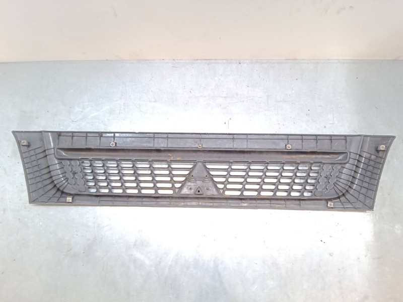 Recambio de rejilla capo grande para mitsubishi canter ( camion caja abierta) referencia OEM IAM   