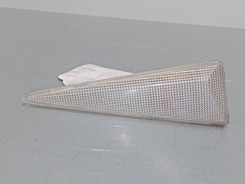 Recambio de intermitente lateral izquierdo para renault scénic ii (jm0/1_) 1.5 dci (jm02, jm13) referencia OEM IAM 8200027150  