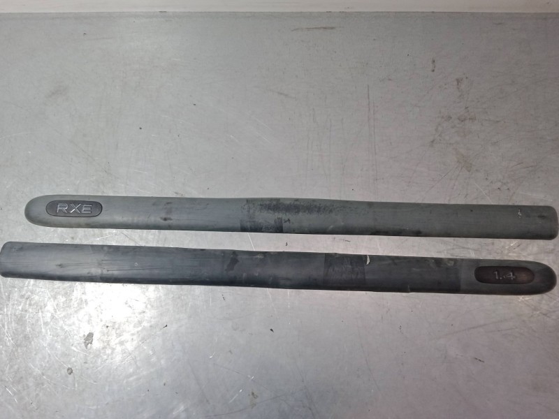 Recambio de moldura exterior derecha para renault kangoo (kc0/1_) 1.4 (kc0c, kc0h, kc0b, kc0m) referencia OEM IAM   