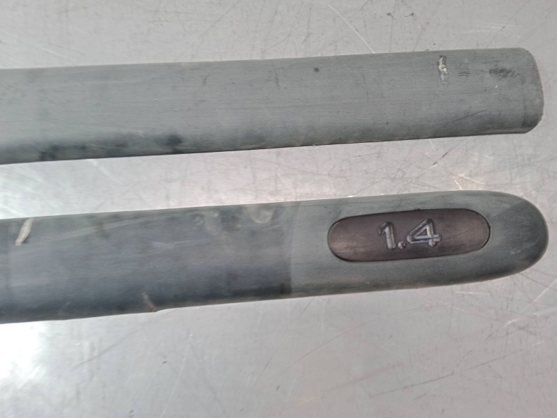 Recambio de moldura exterior derecha para renault kangoo (kc0/1_) 1.4 (kc0c, kc0h, kc0b, kc0m) referencia OEM IAM   