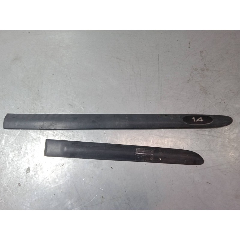 Recambio de moldura exterior derecha para renault clio ii (bb_, cb_) 1.4 (b/cb0c, b/cb0s) referencia OEM IAM   