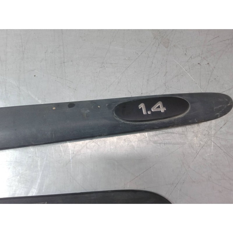 Recambio de moldura exterior derecha para renault clio ii (bb_, cb_) 1.4 (b/cb0c, b/cb0s) referencia OEM IAM   