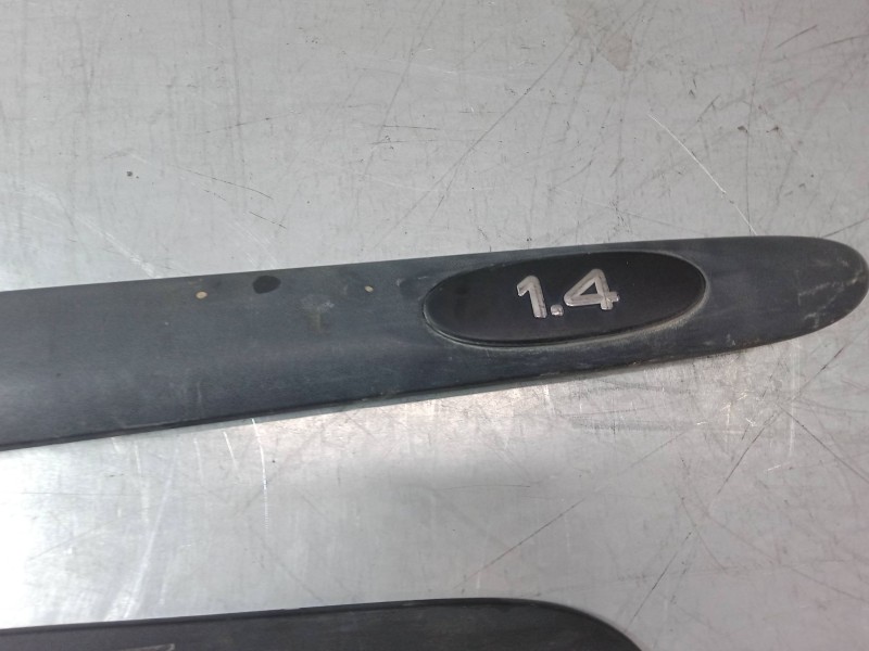 Recambio de moldura exterior derecha para renault clio ii (bb_, cb_) 1.4 (b/cb0c, b/cb0s) referencia OEM IAM   