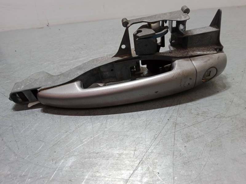 Recambio de maneta exterior puerta delantera izquierda para peugeot partner tepee 1.6 bluehdi 100 referencia OEM IAM   