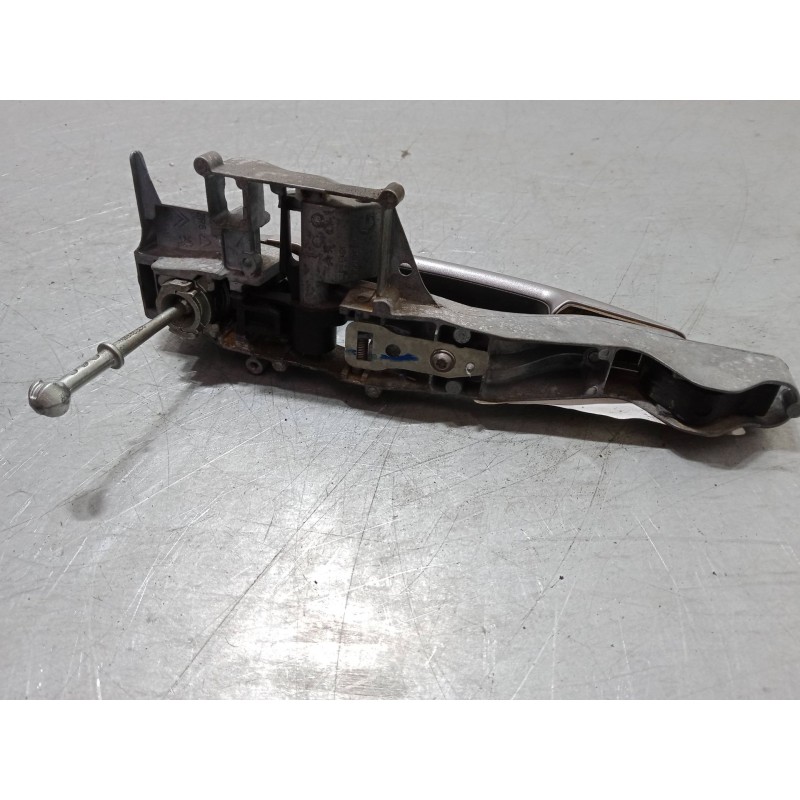 Recambio de maneta exterior puerta delantera izquierda para peugeot partner tepee 1.6 bluehdi 100 referencia OEM IAM   