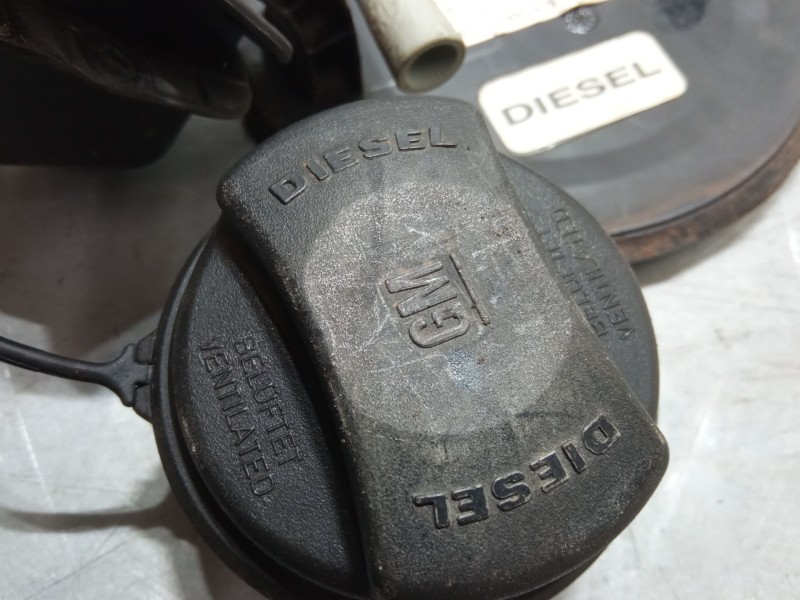 Recambio de tapa exterior combustible para opel corsa c (x01) 1.7 cdti (f08, f68) referencia OEM IAM 09164237  