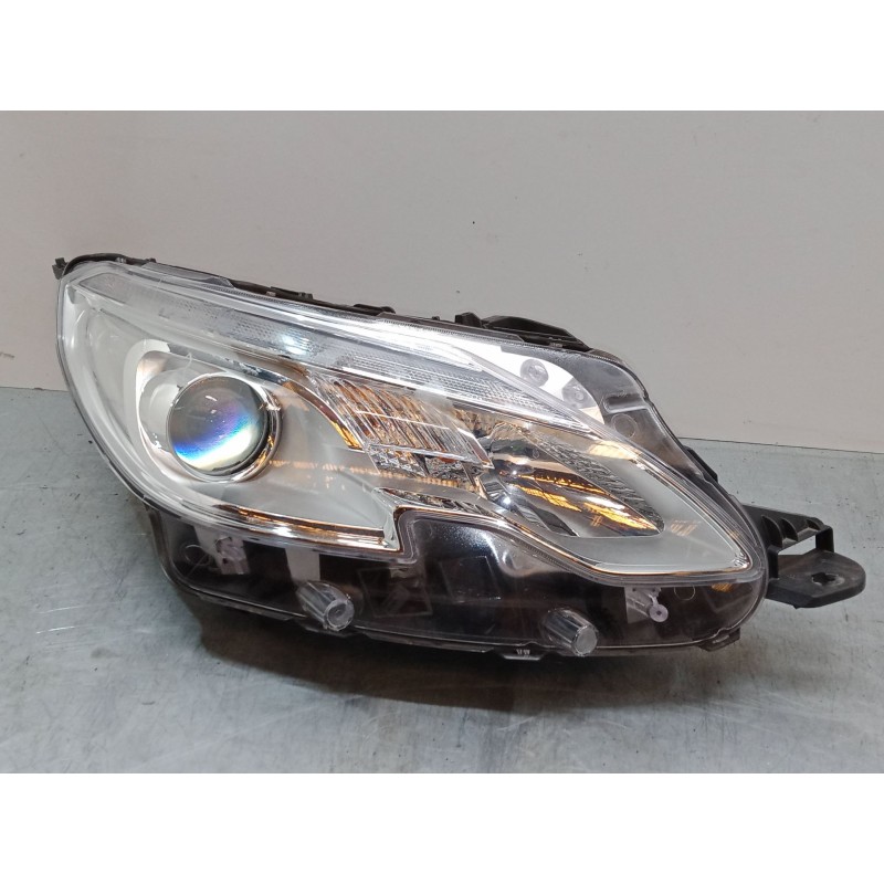 Recambio de faro derecho para peugeot 2008 i (cu_) 1.2 thp 110 / puretech 110 referencia OEM IAM 9815403080  