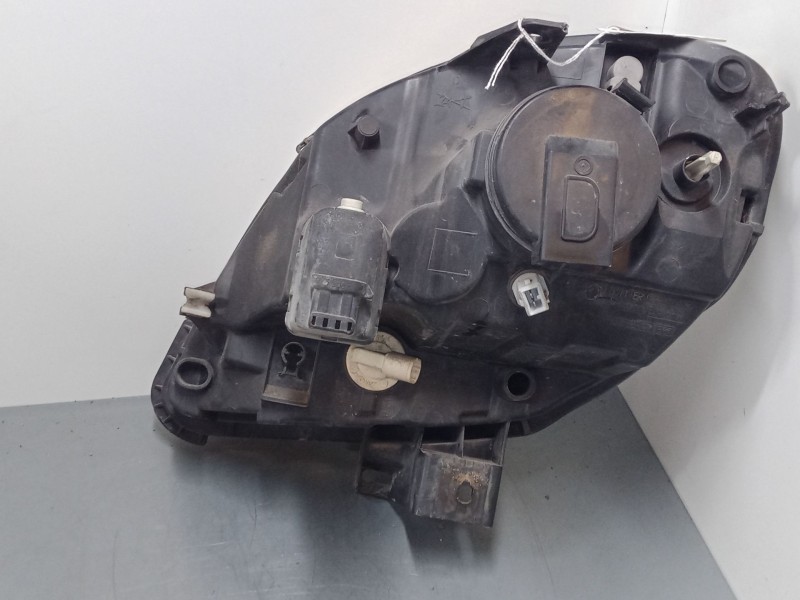 Recambio de faro derecho para renault kangoo express (fc0/1_) 1.2 16v (fc05, fc0w, fc1d, fc1p, fc1k, fc0t) referencia OEM IAM 82