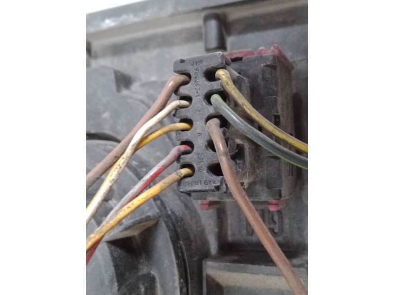 Recambio de faro derecho para opel meriva a monospace (x03) 1.6 (e75) referencia OEM IAM 93321053  