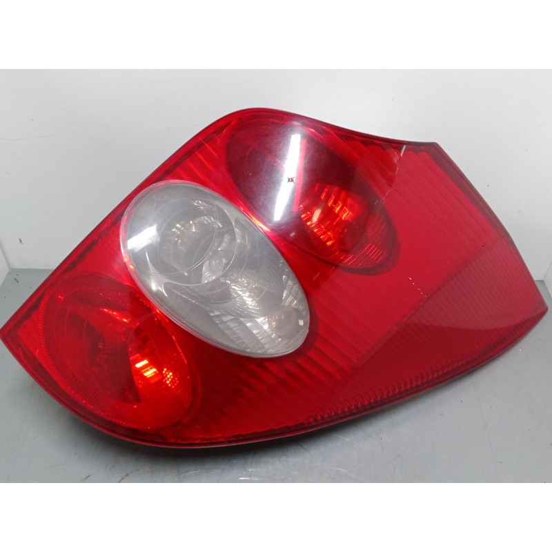 Recambio de piloto trasero derecho para renault laguna ii grandtour (kg0/1_) 1.9 dci (kg0g) referencia OEM IAM 8200002472  