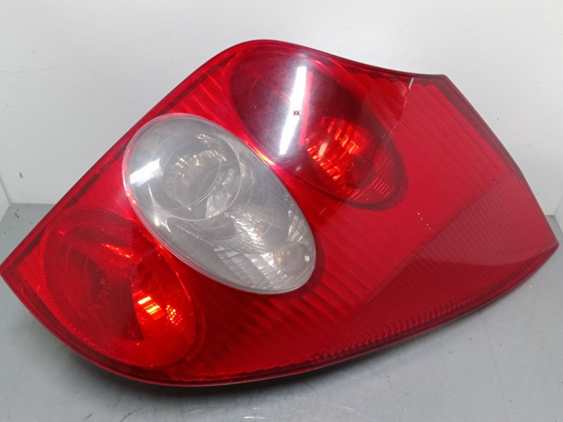 Recambio de piloto trasero derecho para renault laguna ii grandtour (kg0/1_) 1.9 dci (kg0g) referencia OEM IAM 8200002472  