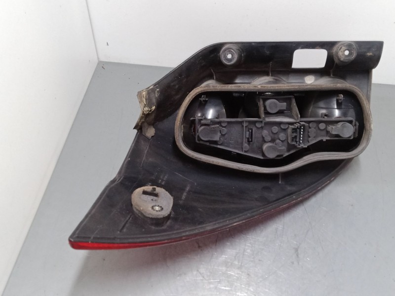 Recambio de piloto trasero derecho para renault laguna ii grandtour (kg0/1_) 1.9 dci (kg0g) referencia OEM IAM 8200002472  