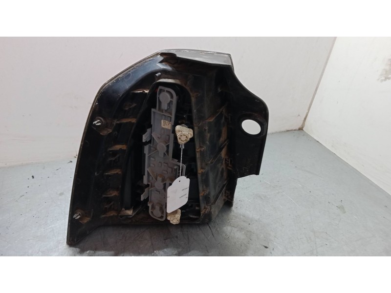 Recambio de piloto trasero derecho para opel zafira b furgoneta/monovolumen (a05) 1.9 cdti van (m75) referencia OEM IAM 24451843