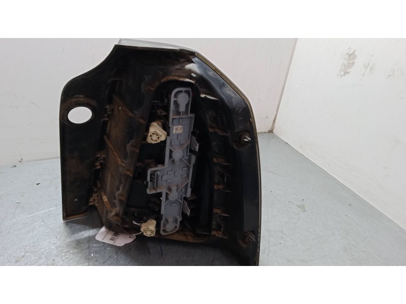 Recambio de piloto trasero izquierdo para opel zafira b furgoneta/monovolumen (a05) 1.9 cdti van (m75) referencia OEM IAM 244518