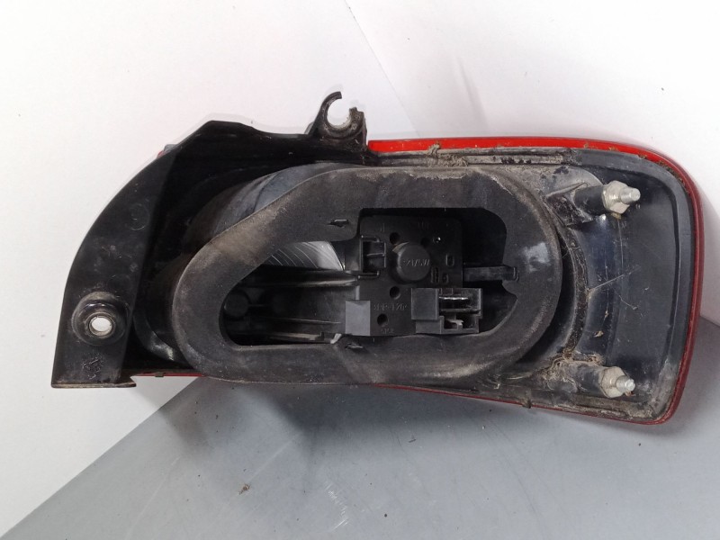 Recambio de piloto trasero izquierdo para fiat croma referencia OEM IAM 27490102  