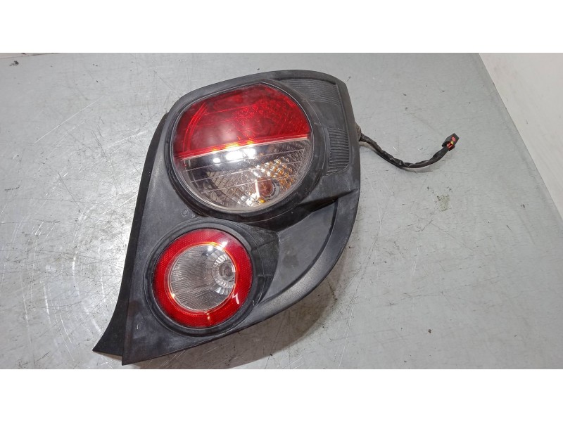 Recambio de piloto trasero derecho para chevrolet aveo hatchback (t300) 1.3 d referencia OEM IAM    Recambio de piloto trasero derecho para chevrolet aveo hatchback (t300) 1.3 d referencia OEM IAM