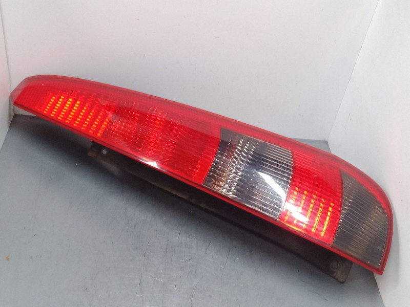 Recambio de piloto trasero derecho para ford fiesta v (jh_, jd_) 1.4 tdci referencia OEM IAM 2S6113N004   Recambio de piloto trasero derecho para ford fiesta v (jh_, jd_) 1.4 tdci referencia OEM IAM 2S6113N004