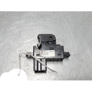 MANDO ELEVALUNAS TRASERO DERECHO 25411BR00A 