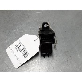 MANDO ELEVALUNAS TRASERO DERECHO 25411BR00A 