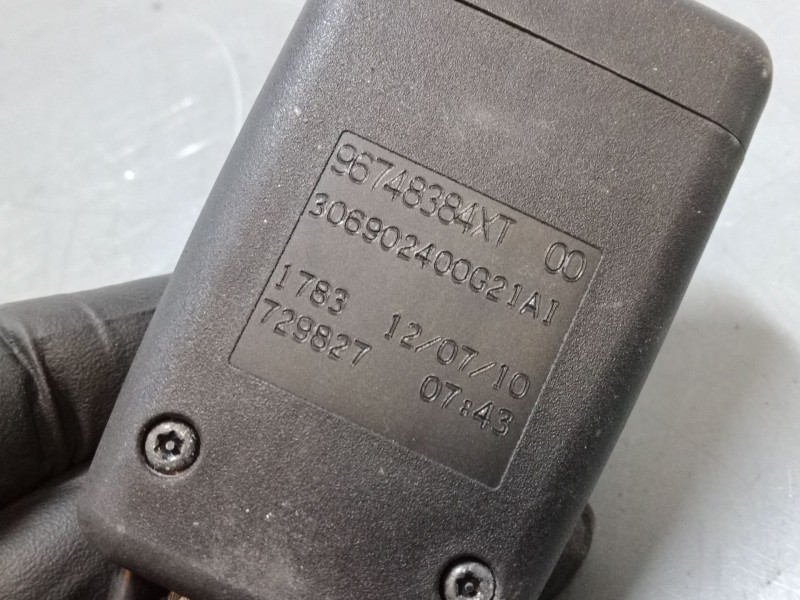 Recambio de anclaje cinturon delantero derecho para citroën c4 ii (nc_) 1.6 hdi 90 referencia OEM IAM 96748384XT  