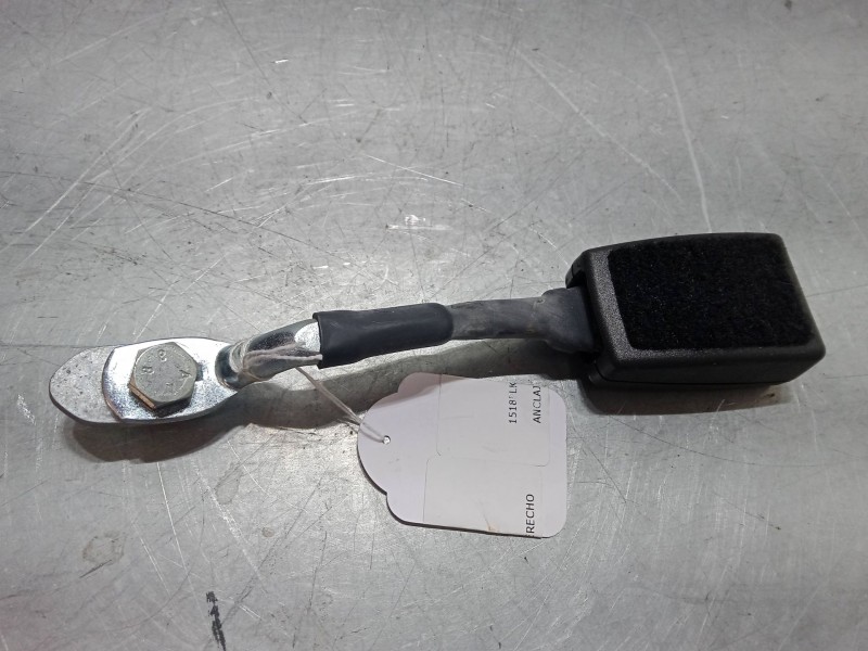 Recambio de anclaje cinturon delantero derecho para lancia musa (350_) 1.3 d multijet (350.axb11, 350.axb1a) referencia OEM IAM 