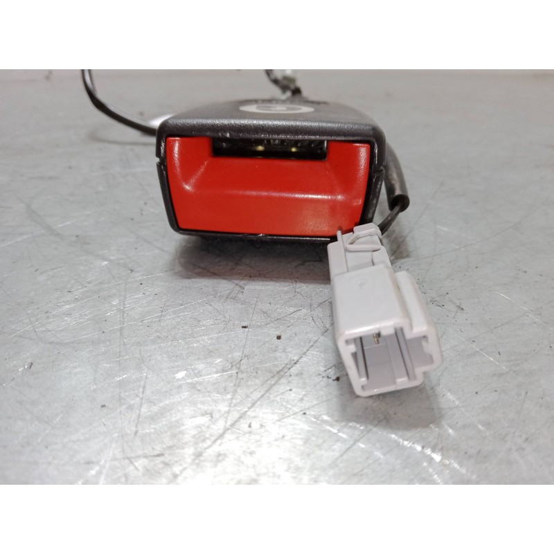 Recambio de anclaje cinturon delantero izquierdo para lancia musa (350_) 1.3 d multijet (350.axb11, 350.axb1a) referencia OEM IA