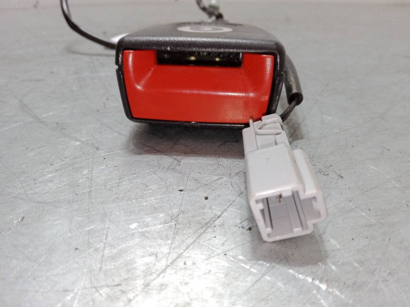 Recambio de anclaje cinturon delantero izquierdo para lancia musa (350_) 1.3 d multijet (350.axb11, 350.axb1a) referencia OEM IA