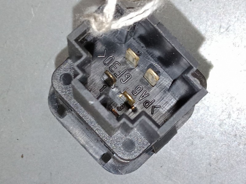 Recambio de boton apertura/cierre deposito para volkswagen golf iv (1j1) 1.9 tdi 4motion referencia OEM IAM   