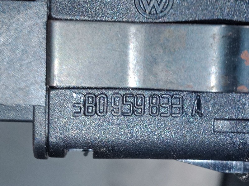 Recambio de boton apertura/cierre deposito para volkswagen golf iv (1j1) 1.9 tdi 4motion referencia OEM IAM   