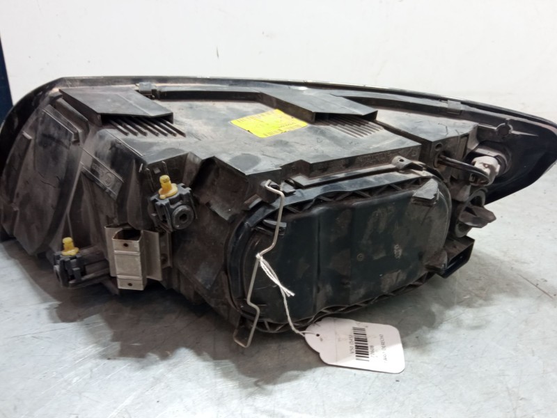 Recambio de faro derecho para volvo v50 (545) 1.8 referencia OEM IAM 30698886RH  0301198204