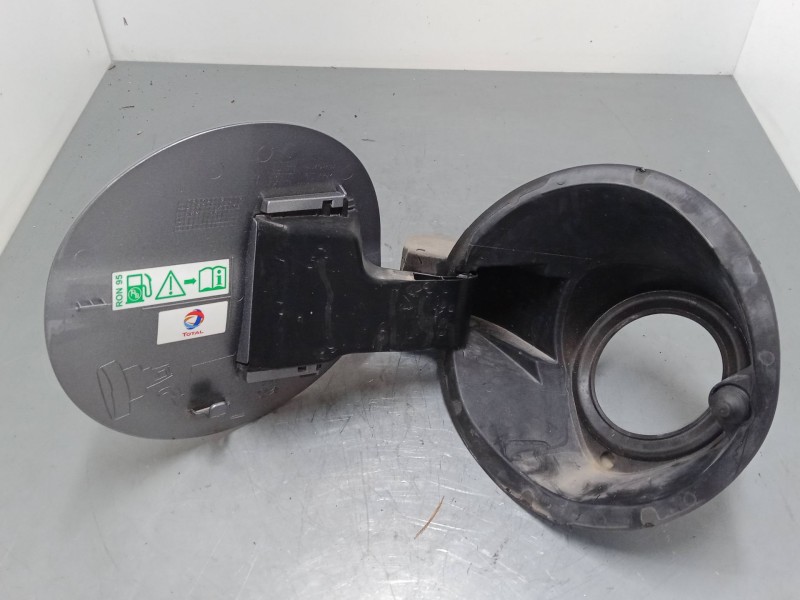 Recambio de tapa exterior combustible para peugeot 2008 i (cu_) 1.2 thp 110 / puretech 110 referencia OEM IAM 9677638680  