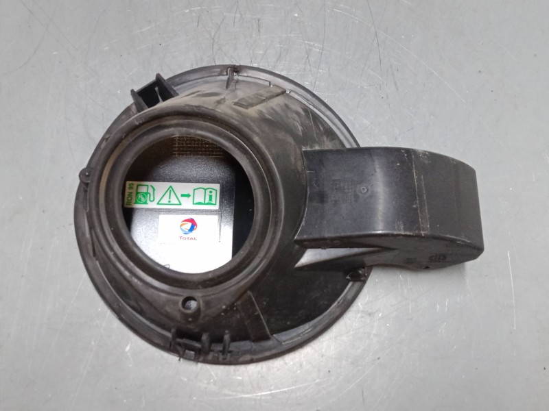 Recambio de tapa exterior combustible para peugeot 2008 i (cu_) 1.2 thp 110 / puretech 110 referencia OEM IAM 9677638680  