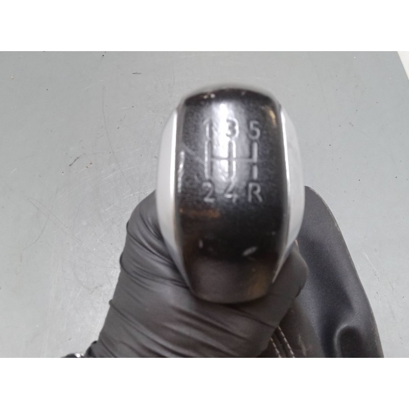 Recambio de pomo palanca cambio para peugeot 2008 i (cu_) 1.2 thp 110 / puretech 110 referencia OEM IAM   