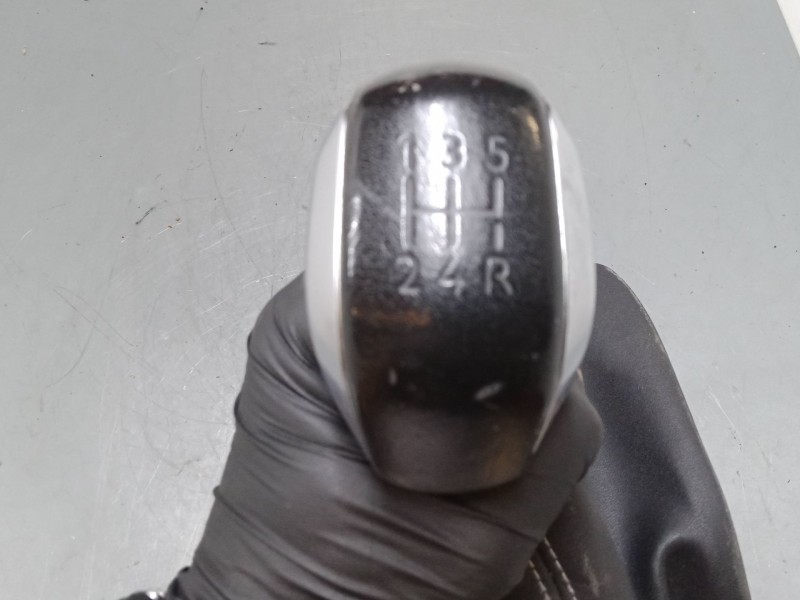 Recambio de pomo palanca cambio para peugeot 2008 i (cu_) 1.2 thp 110 / puretech 110 referencia OEM IAM   