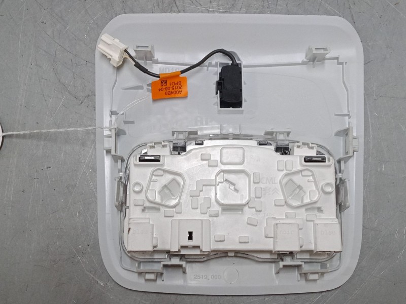 Recambio de luz interior delantera para peugeot 2008 i (cu_) 1.2 thp 110 / puretech 110 referencia OEM IAM 9673810977  