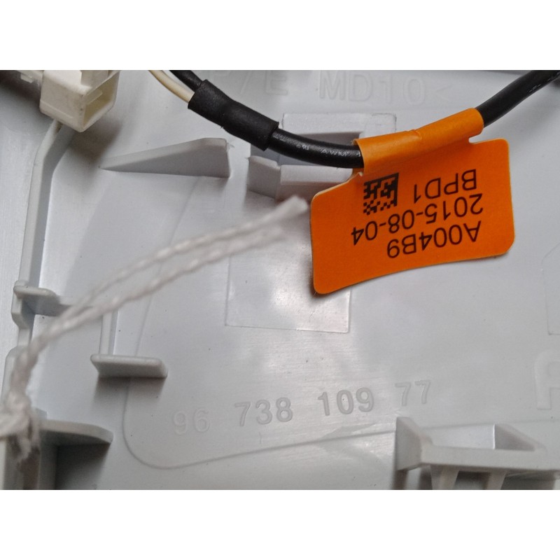 Recambio de luz interior delantera para peugeot 2008 i (cu_) 1.2 thp 110 / puretech 110 referencia OEM IAM 9673810977  