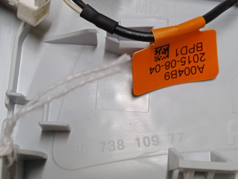 Recambio de luz interior delantera para peugeot 2008 i (cu_) 1.2 thp 110 / puretech 110 referencia OEM IAM 9673810977  