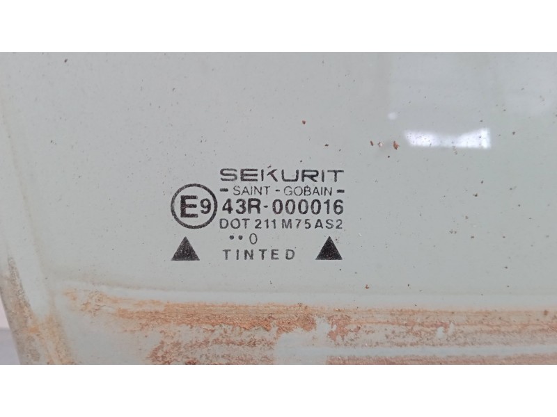 Recambio de luna puerta delantera derecha para seat ibiza ii (6k1) 1.4 i referencia OEM IAM    Recambio de luna puerta delantera derecha para seat ibiza ii (6k1) 1.4 i referencia OEM IAM