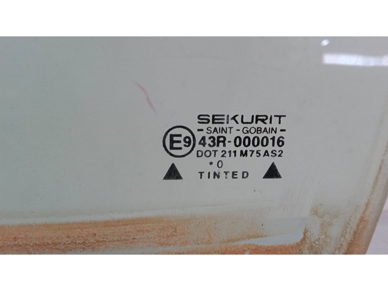 Recambio de luna puerta delantera izquierda para seat ibiza ii (6k1) 1.4 i referencia OEM IAM    Recambio de luna puerta delantera izquierda para seat ibiza ii (6k1) 1.4 i referencia OEM IAM