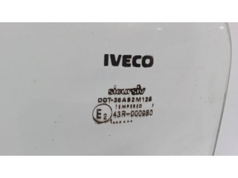 Recambio de luna puerta delantera izquierda para iveco 120e18 eurocargo referencia OEM IAM    Recambio de luna puerta delantera izquierda para iveco 120e18 eurocargo referencia OEM IAM