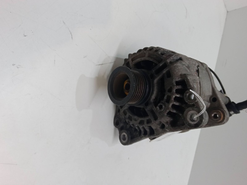 Recambio de alternador para volkswagen polo iv sedán (9a4, 9a2, 9n2, 9a6) 1.4 referencia OEM IAM 037903025M  