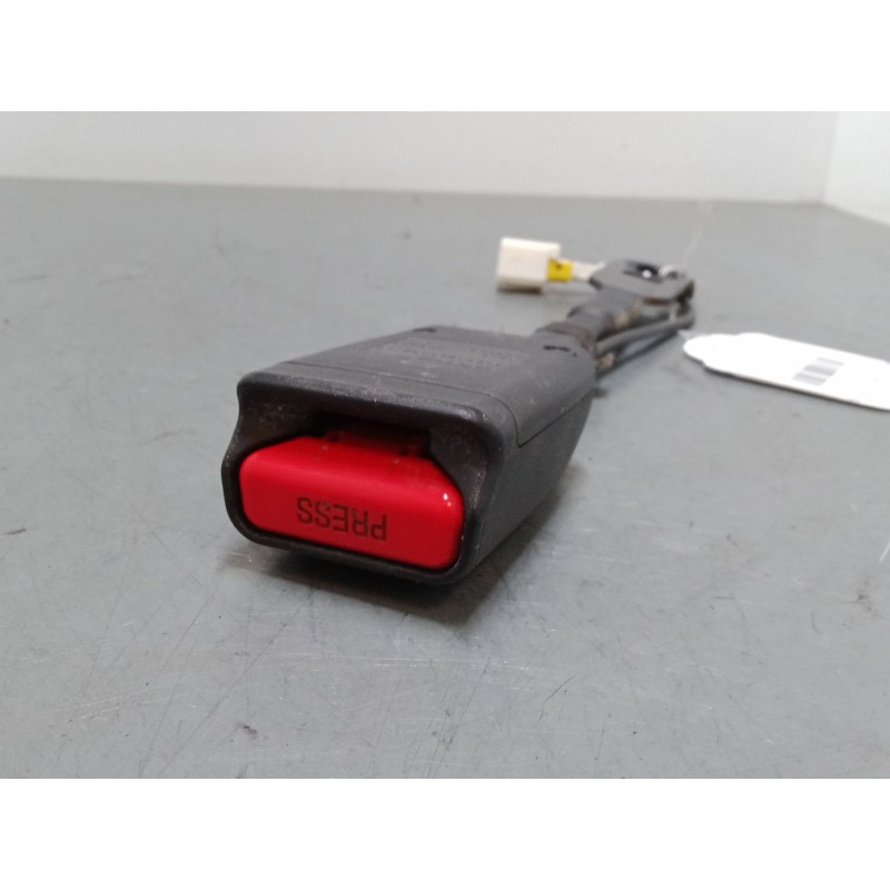 Recambio de anclaje cinturon delantero derecho para citroën c4 ii (nc_) 1.6 hdi 110 referencia OEM IAM   