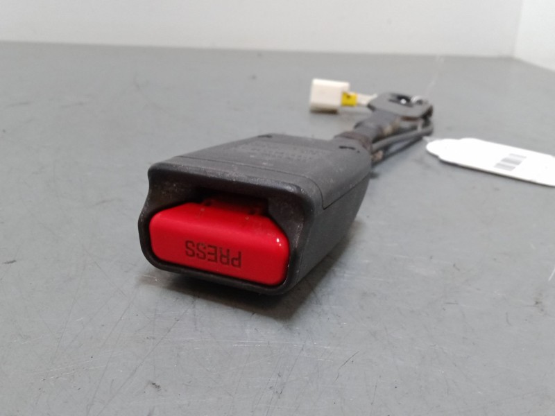 Recambio de anclaje cinturon delantero derecho para citroën c4 ii (nc_) 1.6 hdi 110 referencia OEM IAM   