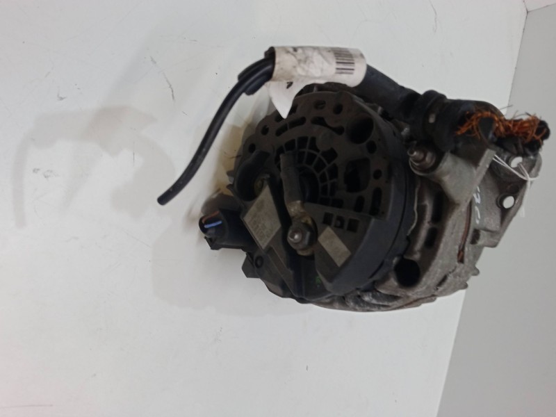 Recambio de alternador para volkswagen polo iv sedán (9a4, 9a2, 9n2, 9a6) 1.4 referencia OEM IAM 037903025M  