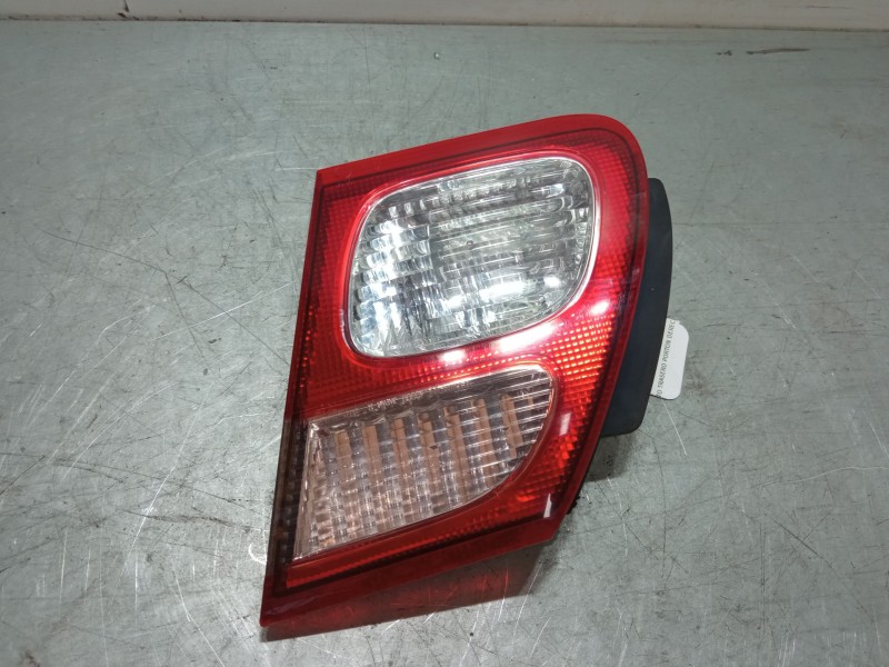 Recambio de piloto trasero porton derecho para nissan almera ii (n16) 1.8 referencia OEM IAM    Recambio de piloto trasero porton derecho para nissan almera ii (n16) 1.8 referencia OEM IAM